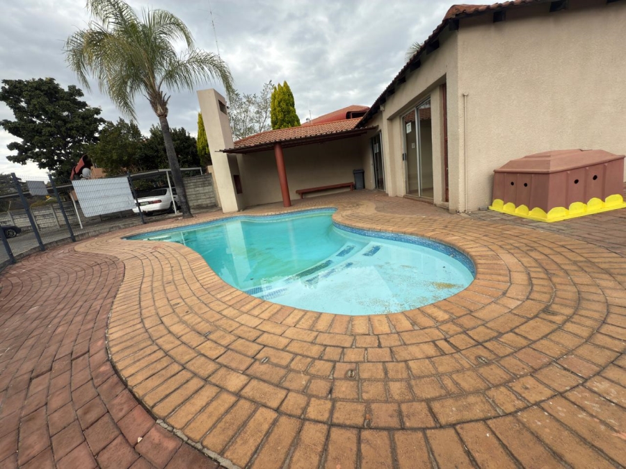 2 Bedroom Property for Sale in Safari Gardens North West